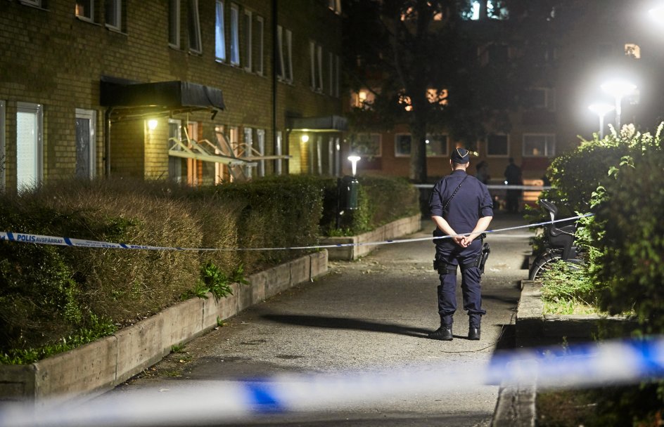 Den svenske rigspolitichef, Anders Thornberg, advarer om, at volden og skyderierne i de belastede områder risikerer at fortsætte de næste 5-10 år. Så sent som i torsdags måtte politiet rykke ud og sikre et område i Rosengård-bydelen i Malmø efter nok en eksplosion. –