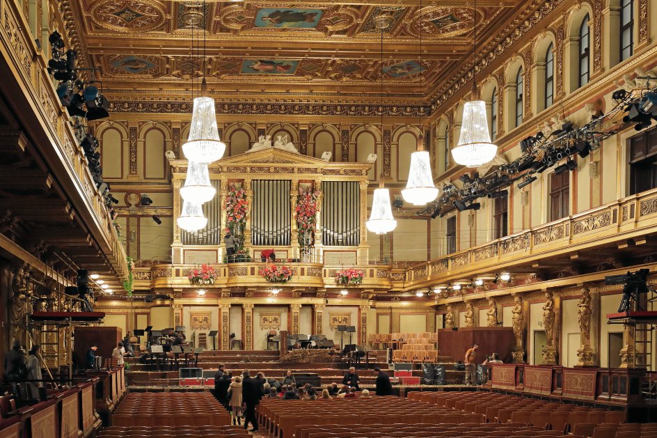 Theophil Hansen byggede også Wiens Musikforening med den såkaldt Gyldne Sal, som i dag på grund af den fremragende akustik betragtes som en af verdens bedste koncertsale. –
