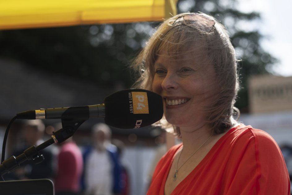 "I min verden går vi en tid i møde, hvor vi går tættere sammen i bussen for at sikre os, at alle dele af kulturlivet overlever," sagde kulturministeren, der for første gang deltog i Kulturmødet Mors i dag.