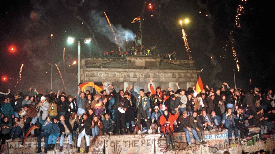 Den 9. november 2019 er det 30 år siden, Berlinmuren faldt. Billedet fra Murens fald er ét af de 89 billeder fra 1989, som er med i Lykke Friis’ bog ”Håbets Europa i 89 billeder”, hvor billedet også bruges på forsiden.
