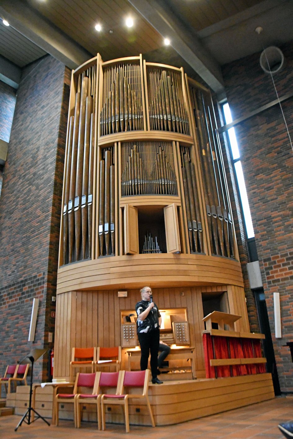 "Pasta, piber og pedaler” er en bog fyldt med orgelmusik til børn. Udgivelsen blev fejret og markeret med en konkurrence mellem dens 40 kompositioner i Brøndby Strand Kirke.