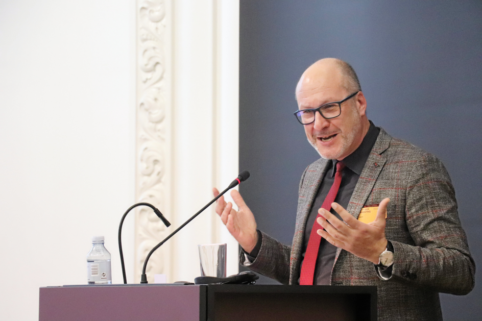 I modsætning til historiker Uffe Østergaard mener Oliver Auge (herover), professor i historie ved Christian-Albrechts Universitetet i Kiel, ikke, at man i 1920 kunne tale om en egentlig slesvigsk identitet. Afstemningen var enten-eller. Enten identificerede man sig som dansker, eller også identificerede man sig som tysker. – Foto: Alexander Leicht Rygaard/Grænseforeningen.