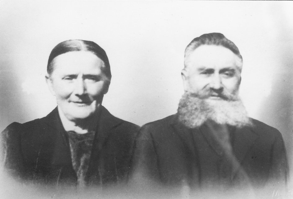 Carsten og Dorothea Petersen, Heini Petersens oldefar og oldemor. Carsten Petersen var kendt for at være vel nok lidt for glad for brændevin. Men han var en dygtig bonde. - Foto: Udlånt af Heini Petersen