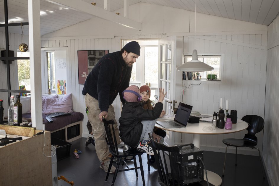 ”Her er mere sikkert. Der er længere mellem menneskene, og man kan bedre holde afstand,” fortæller 67-årige Lene Mårtensson, der har boet i sin campingvogn i knap 14 dage.