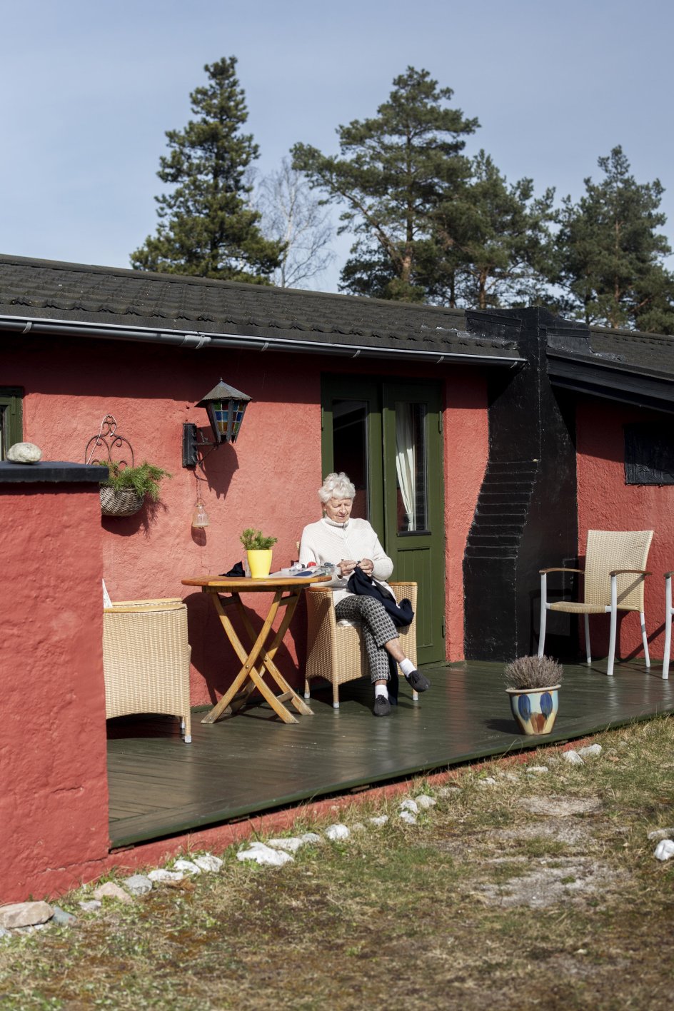 ”Her er mere sikkert. Der er længere mellem menneskene, og man kan bedre holde afstand,” fortæller 67-årige Lene Mårtensson, der har boet i sin campingvogn i knap 14 dage.