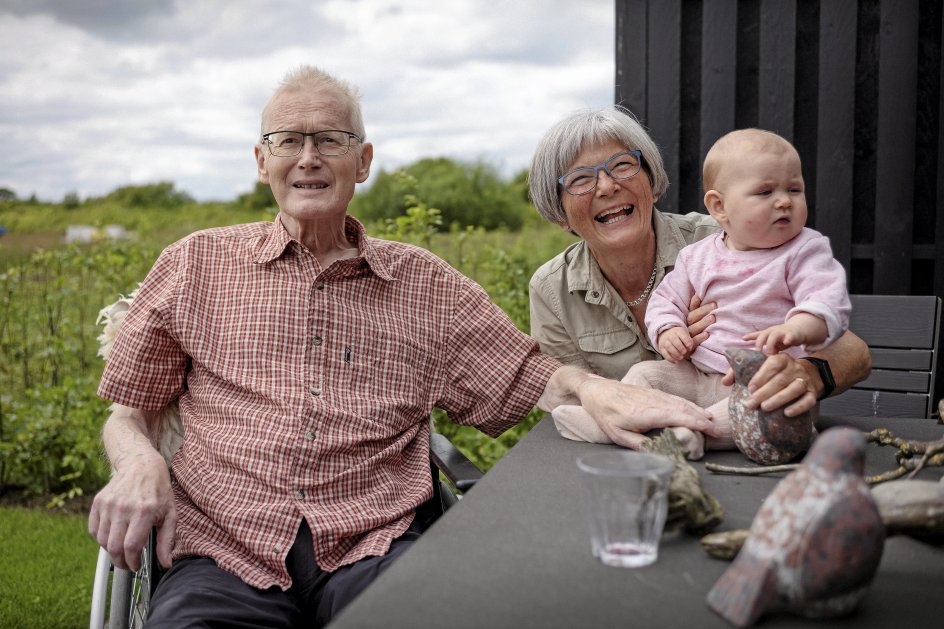 Billedet er taget otte dage før Bent Storbjerg døde, hvor barnebarnet Josefine var på besøg hos sin farmor og farfar.