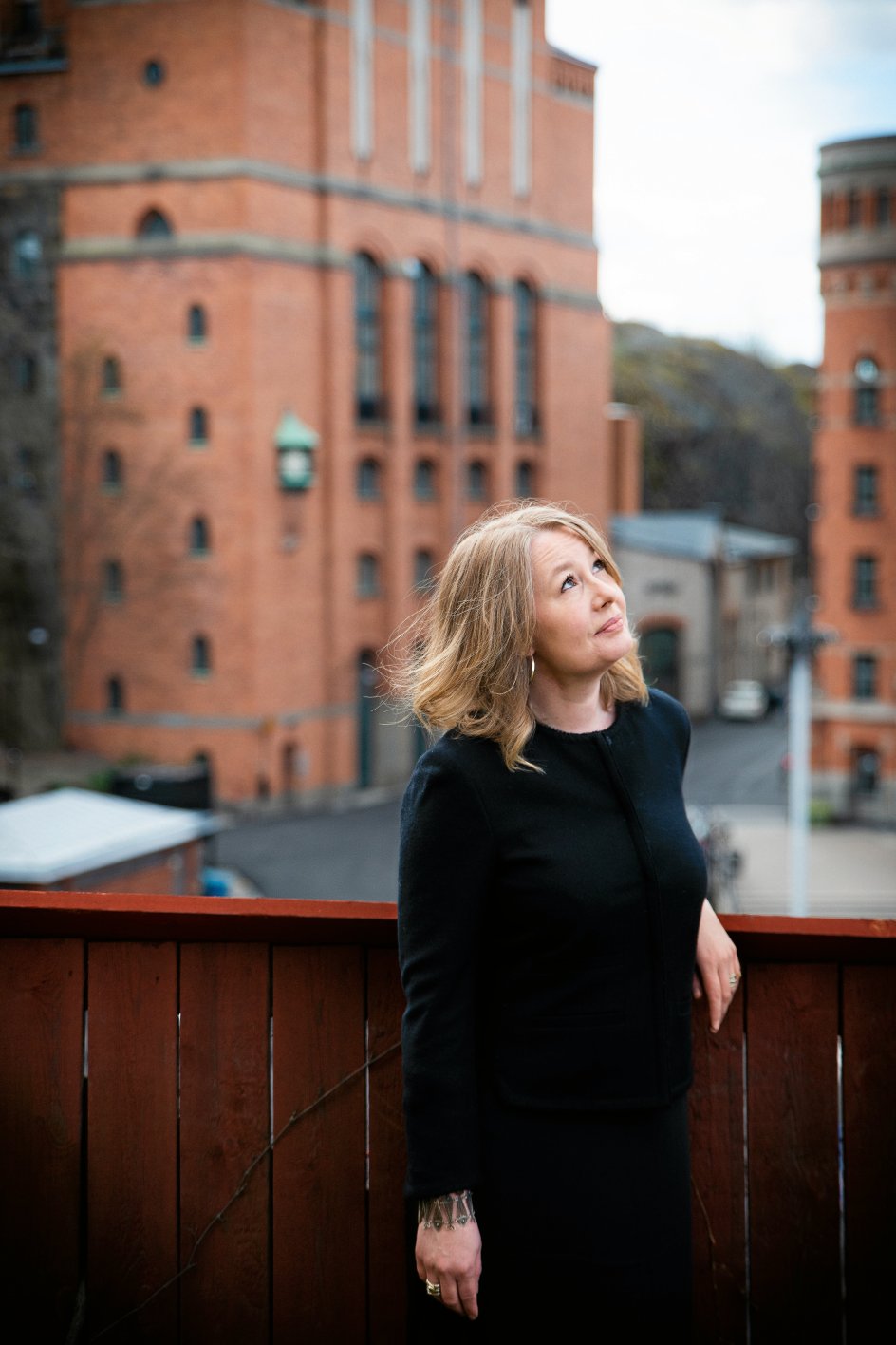 ”Når man suspenderer etikken i revolutionens navn, svækker man i sidste ende den gode sag,” mener journalist og forfatter Åsa Linderborg, der spillede en central rolle i Aftonbladets dækning af MeToo i Sverige. En dækning, som siden har modtaget hård kritik, efter at en teaterdirektør, avisen skrev om, begik selvmord.