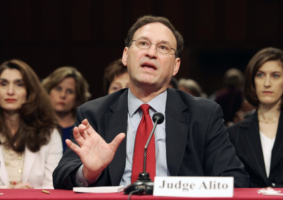 Billedet af dommerne i USA's højesteret blev taget den 1. juni 2017, og to af dem på billedet besidder ikke længere det embede: Ruth Bader Ginsburg (nederste række yderst til venstre) døde i september dette år, og hendes sidemand, Anthony Kennedy, gik på pension i 2018.