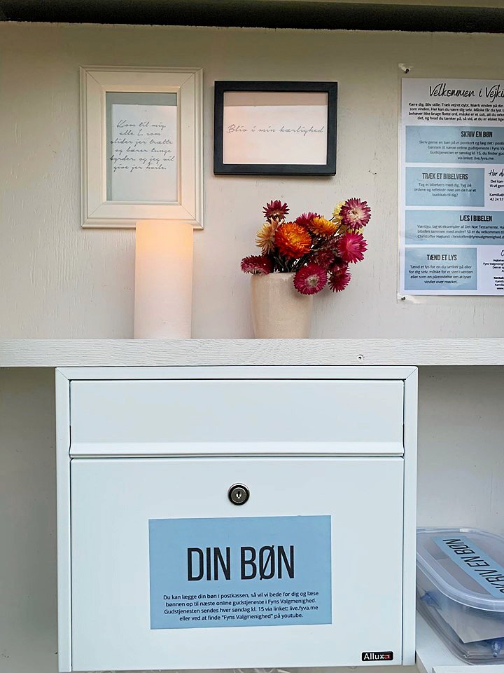 Minikirken i Glamsbjerg gav borgerne mulighed for at skrive en anonym bøn, som blev læst op til sognets online-gudstjenester (artiklen fortsætter under billedet). Foto: Kamilla Jacobsen