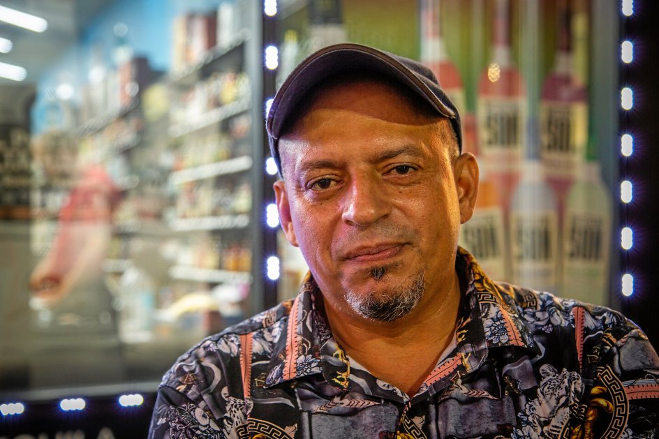 Junior Cabrera er 52 år og serviceassistent med dominikanske rødder, bor i Orlando, Florida. – Foto: Thea Pedersen.