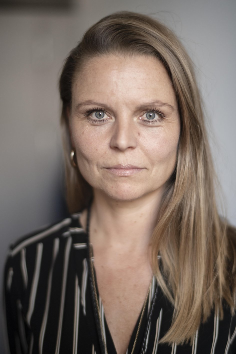 Lotte Blicher Mørk, født i 1973, er præst på Rigshos-pitalet og forfatter. – Foto: Julie Meldhede Kristensen.