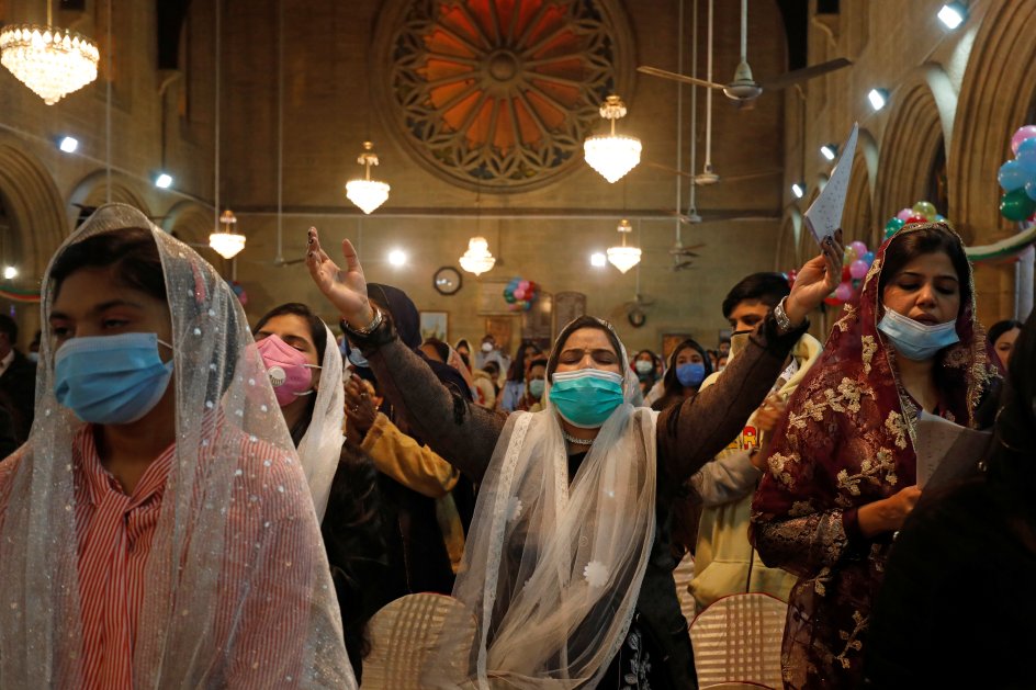 St Andrew's Church i Karachi, Pakistan. var godt fyldt under gudstjenesten juleaften. Selvom de kristne kun udgør omkring én procent af befolkningen i Pakistan, er landet hjemsted for masser af kirker bygget under det britiske herredømme.