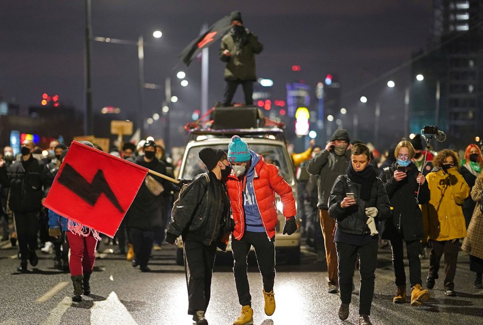 Historisk store demonstrationer fandt sted, efter Polens nye anti-abort lov trådte i kraft i januar 2021.