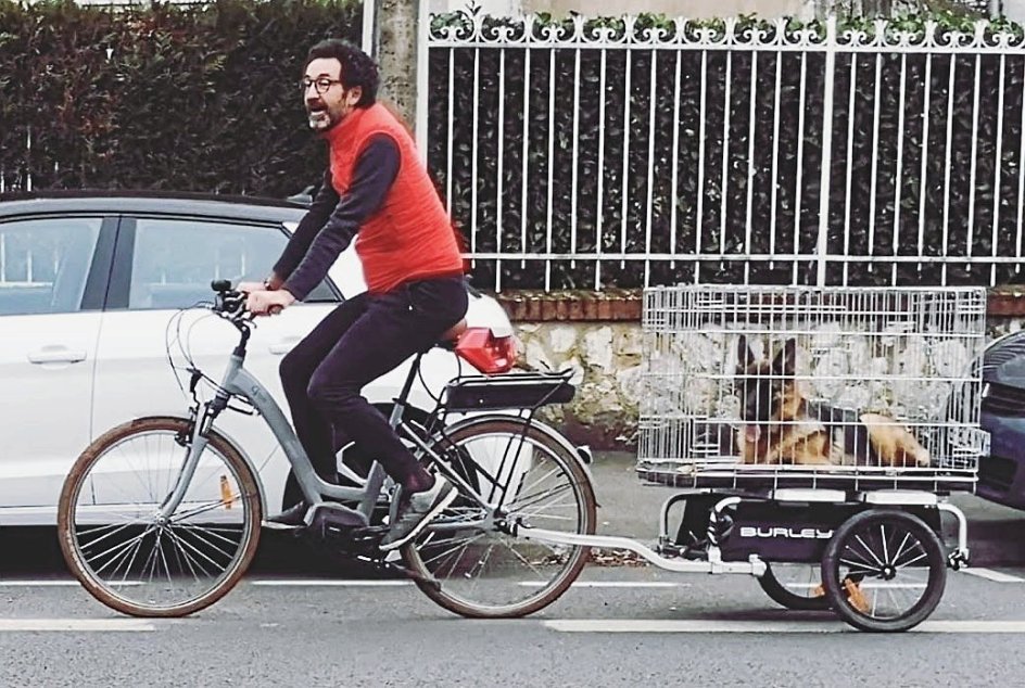 Sébastien Soules har altid elsket cyklen, der nu er også er blevet hans arbejdsredskab som cykelbud. ”Uden denne mulighed havde jeg ikke kunnet tjene penge overhovedet,” siger den uddannede operasanger. – Privatfoto.