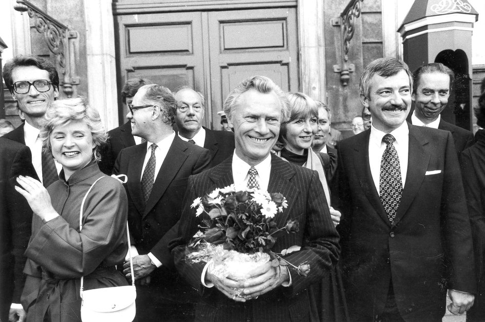 En glad nyvalgt statsminister i 1982.