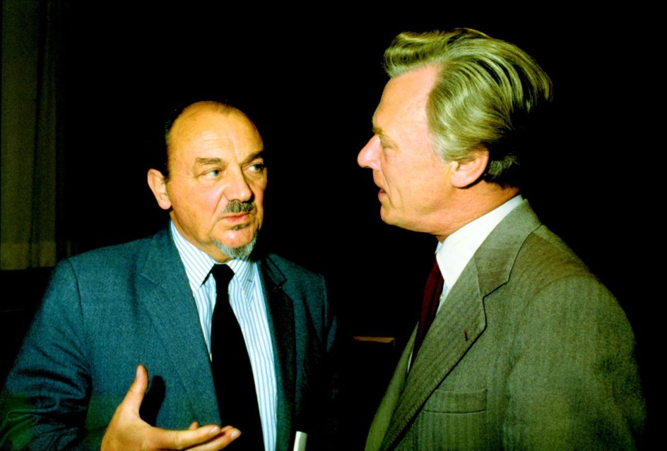 Statsminister Poul Schlüter med sin forgænger, Anker Jørgensen (S).