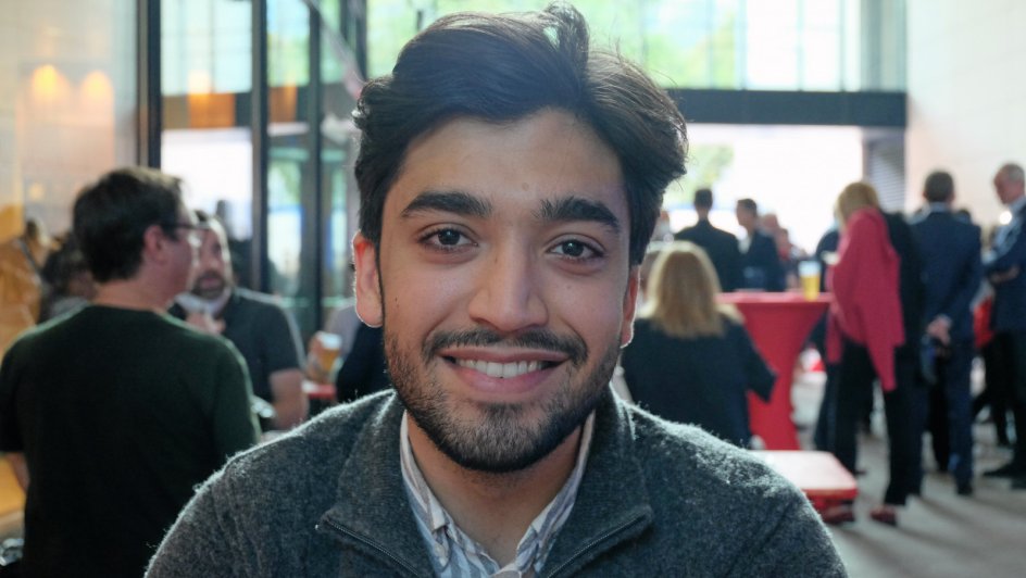 ”Mange længes efter fornyelse og forandring efter 16 år med CDU,” siger SPD-medlem Milad Tabesch.