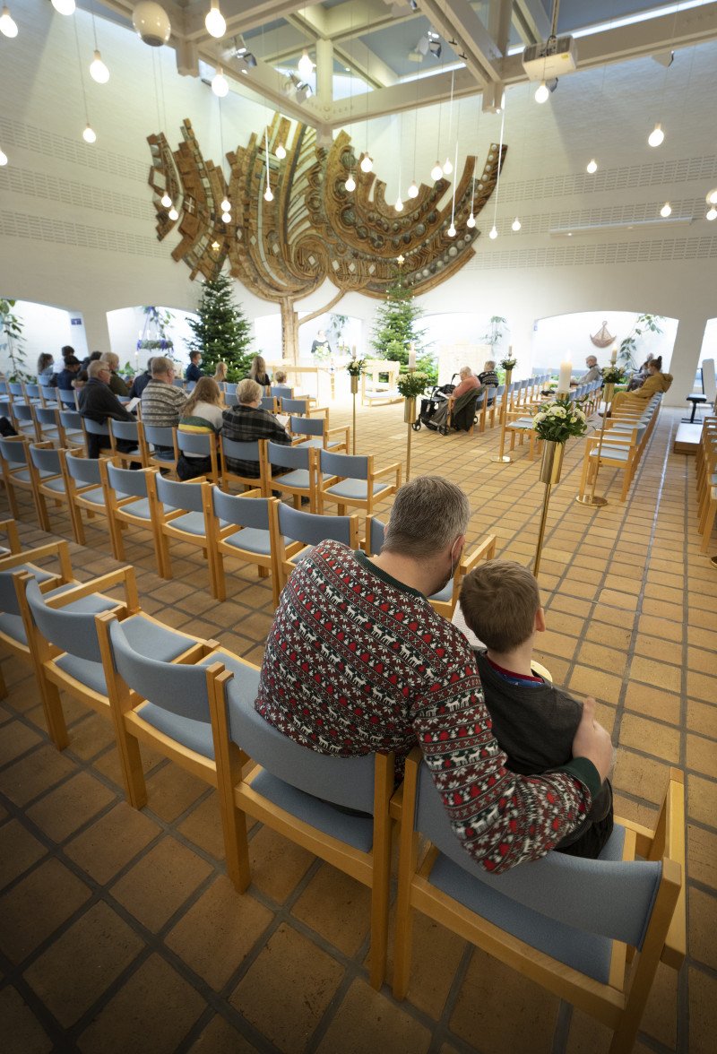 Normalt er der omkring 250 kirkegængere til en julegudstjeneste i Helligåndskirken ved Aarhus. I år var det antal nede på omkring 50.