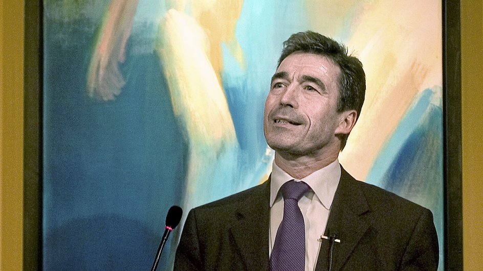 I november 2005 var daværende statsminister Anders Fogh Rasmussen inviteret til tale om sit forhold til præsten N.F.S. Grundtvig og filosoffen Søren Kierkegaard i det grundtvigske hus, Vartov i København. I bogen gengiver han talen, men tilføjer også, at han i dag er endt med en vis tvivl om nogle af de konklusioner, han drog dengang.