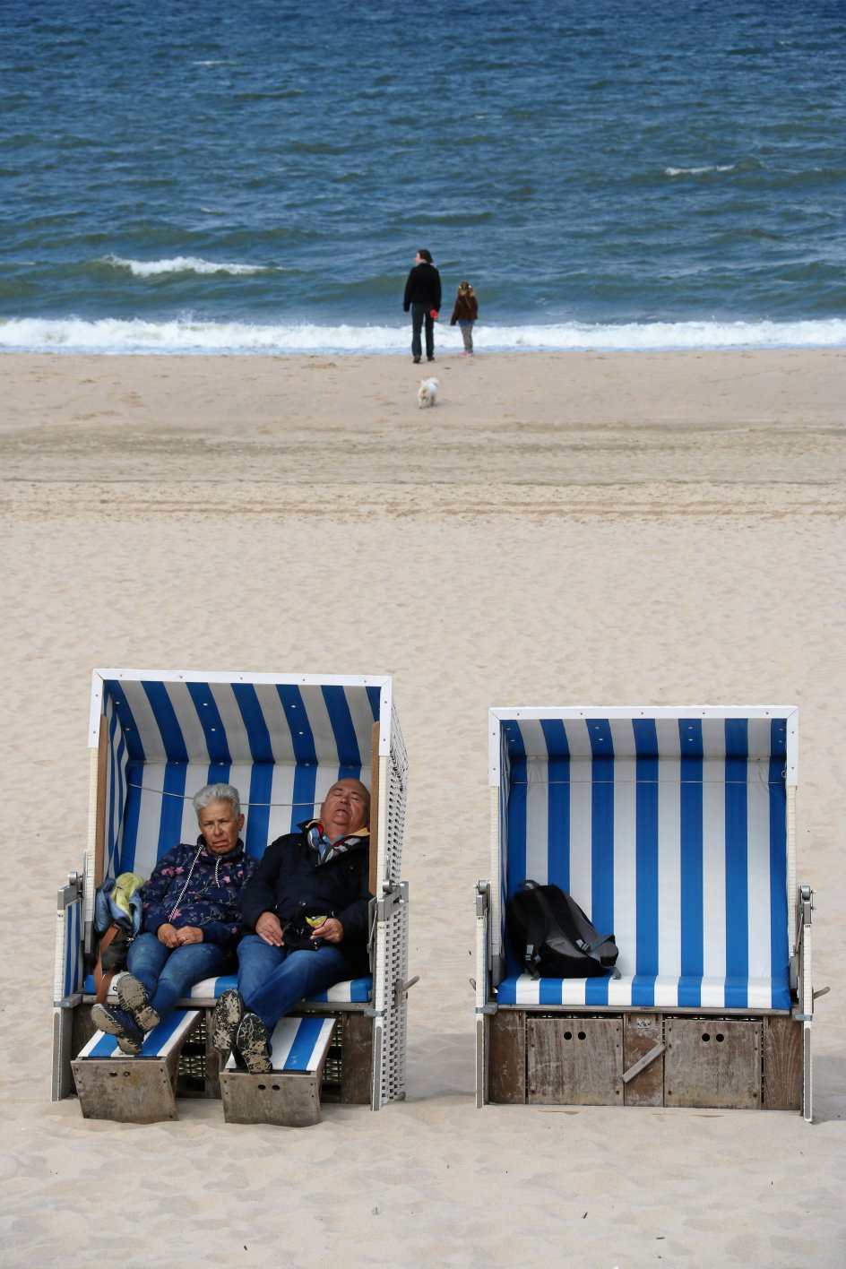 Der findes over 10.000 ”strandkurve” på Sild, hvor man i læ for vinden kan nyde sol og strand.