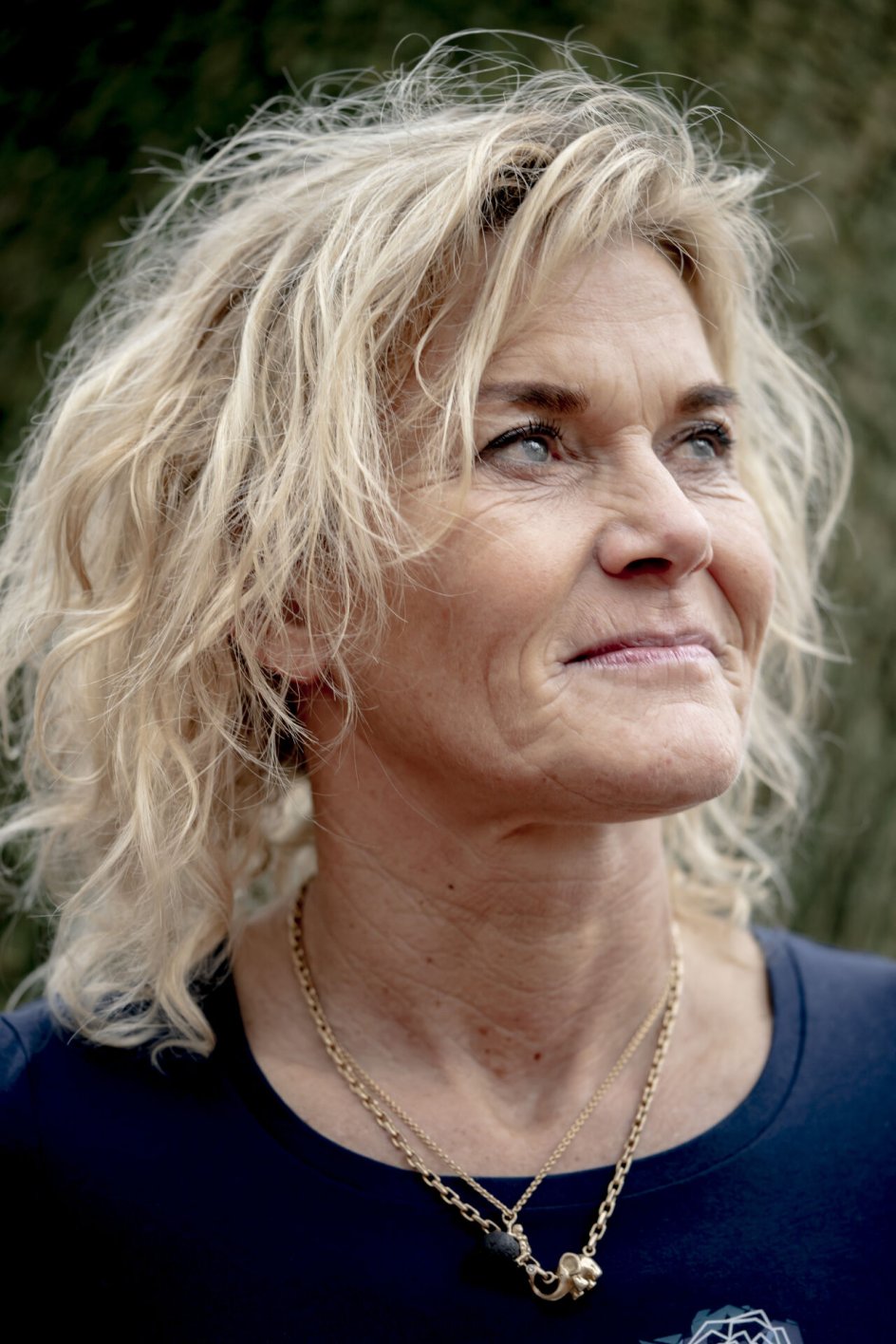 Hårdheden har været et værn for Charlotte Bøving. Nu tør hun at være sårbar | Kristeligt Dagblad