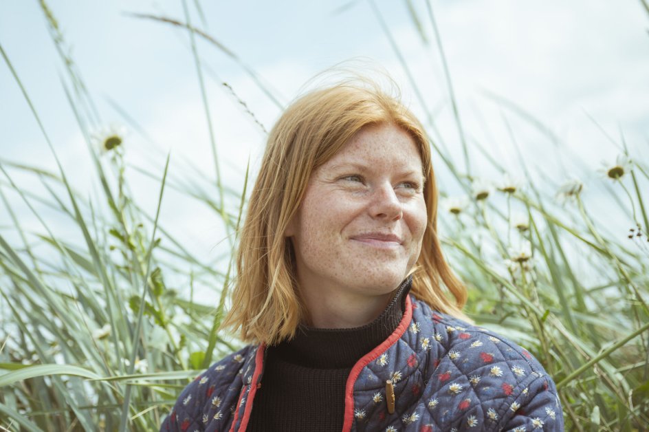 I dag ser Nikoline Rosenbjerg Kjeldsen op til sin mor. Men i gymnasiet undlod hun at fortælle, at hendes mor engang havde været tv-vært.