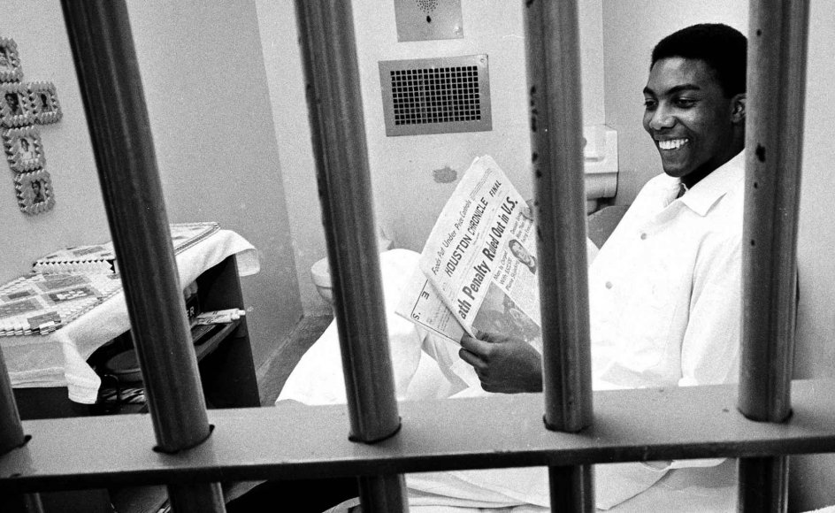 Den dødsdømte Elmer Branch var glad, da han i avisen den 29. juni 1972 kunne læse om, at USA's Højesteret havde afskaffet dødsstraf. Det varede dog kun til 1976, hvor man genoptog praksissen. Siden da er 1.080 amerikanere blevet aflivet i fængslerne, flest i delstaten Texas.