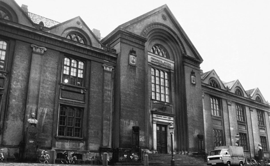 Universitetet i København forblev efter sin oprettelse i 1479 længe rigets eneste. Nordmænd og islændinge måtte til København, hvis de ville have en akademisk uddannelse.