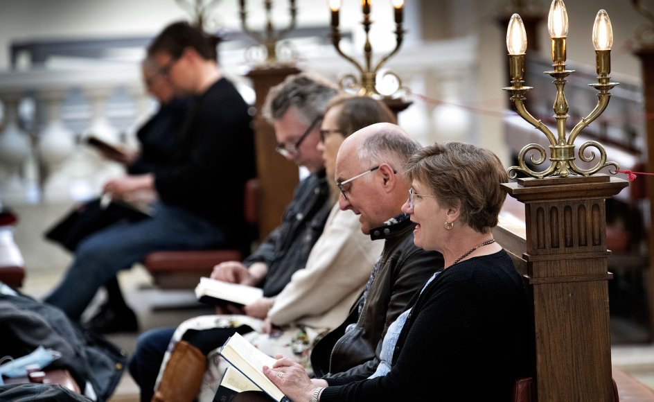 Flere læger, Vårt Land har talt med, lægger især vægt på sangen som en vigtig faktor for, hvorfor mange er blevet smittet. Her ses Vor Frue kirke i København.