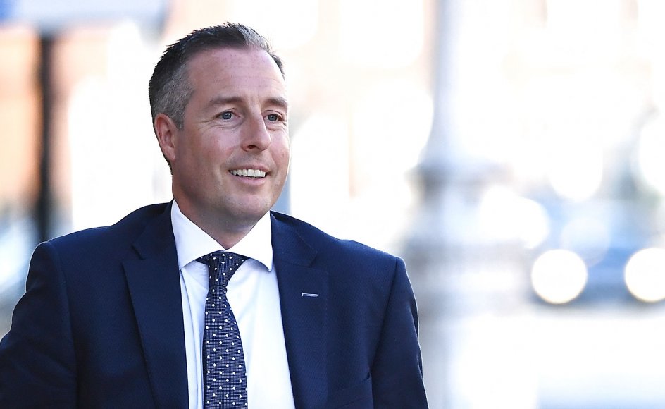 Paul Givan og DPU er ude af takt med befolkningen, lyder kritikken fra Storbritanniens konservative parti.