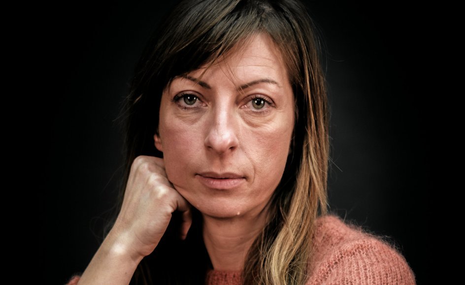 "Jeg har oplevet at blive passet op på gaden uden nogen egentlig grund. Unge fyre, der med en aggressiv attitude stiller sig foran mig og spørger: ’Hvem har givet dig lov til at skrive om os’? De dukker op ud af det blå,” siger Floriana Bulfon.