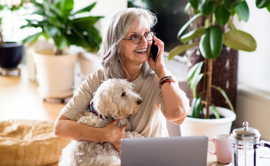 Telefonen har sine store muligheder. Vi kan måske bo langt fra nære venner eller vores familie, og da er telefonen en fantastisk opfindelse. Det, at der sidder nogen i den anden ende, måske i en helt anden landsdel eller i et helt andet land og tænker på en er stort.