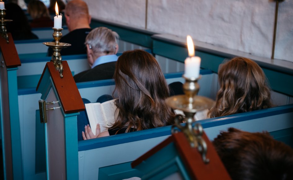 "Mens befolkningen i høj grad forventer tradition af folkekirken, er der ikke så få inden for murene, som ønsker at give folk alt muligt andet. "