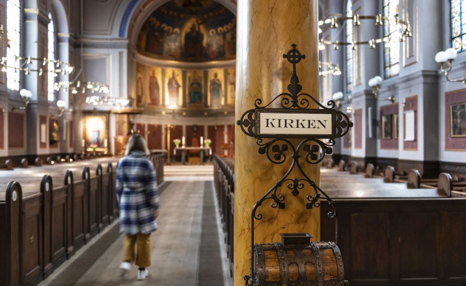 "Når regeringerne i anledning af pandemien lukker samfundene ned, herunder også kirkerne, så strider det principielt mod den fundamentale ret, der giver borgere i Europa ret til ikke bare at tænke og tro, hvad de vil i deres hjerter, men også ret til at samles til gudstjenester."