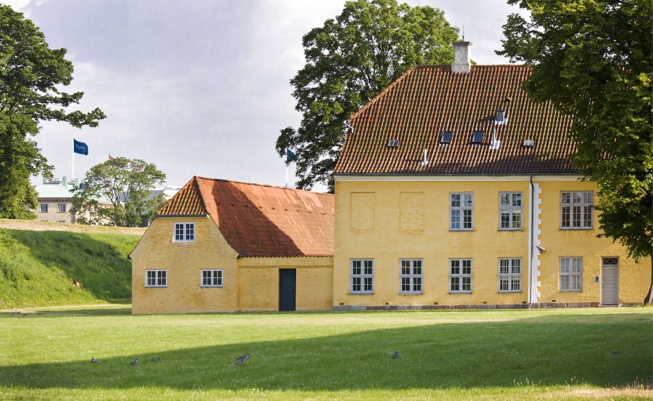 Kastellet i København er blandt de danske fredede bygninger. Bygningerne er fra slutningen af 1600-tallet. I dag anvendes de bl.a. af Hjemmeværnet og Forsvarets Efterretningstjeneste - og som park.