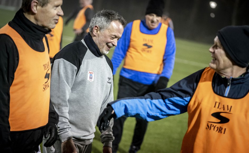 ”Det er jo overraskende få medlemmer, idrætsorganisationer har mistet," fortæller professor Bjarne Ibsen. På billedet ses foboldklubben Old Boys træne i Karlslunde i marts.