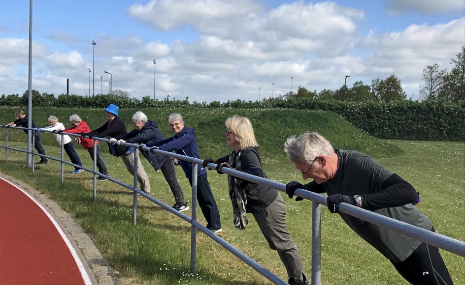 Nu er der igen mulighed for at samles om fælles interesser, og særligt bevægelsesfag som yoga samt keramik og fællessang har fanget aftenskolekursisternes interesse.