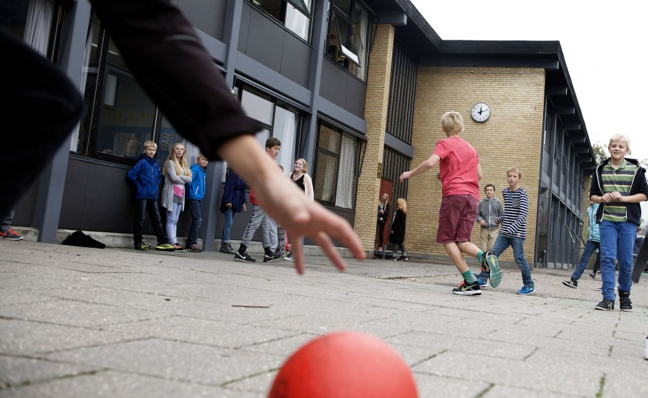 "Da skolebørnene efterspørger mere leg, en eksperimenterende undervisning, mere sjov og involvering, viser det mig, at de også er i kontakt med sig selv og deres følelser om, at det her kunne være bedre," siger Jonas Keiding Lindholm, direktør for Tænketanken Mandag Morgen.