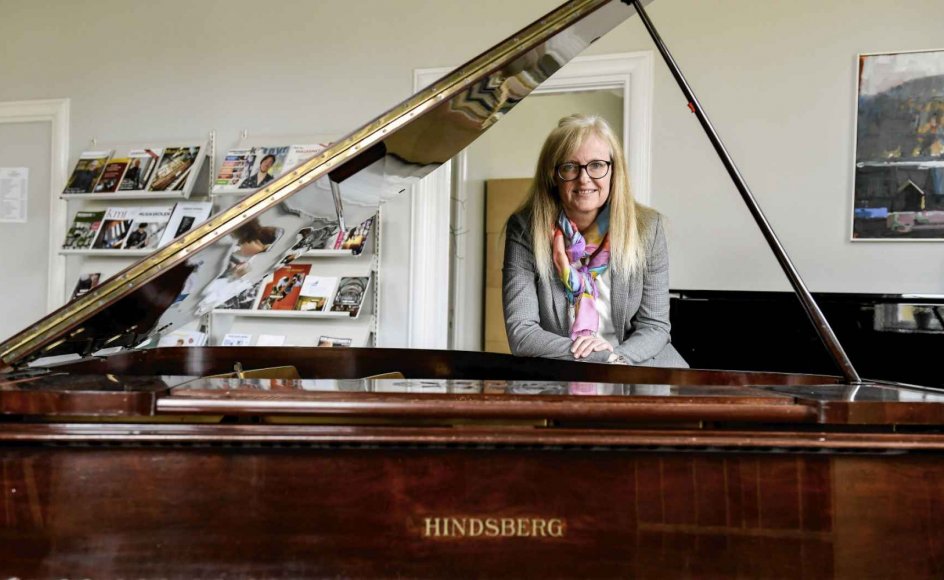 Det bekymrer mig, at der i dag bliver ansat mange kirkemusikere, som ikke har nogen kirkemusikalsk uddannelse og måske heller ikke nogen kirkelig baggrund, og som derfor mangler en grundviden om den folkekirkelige ramme, siger Tine Fenger-Thomsen, der er rektor for Vestervig Kirkemusikskole. – Foto: René Schütze.