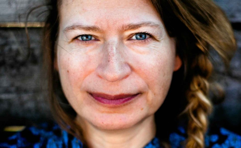 Christina Englund er født i 1974 og debuterede som 17-årig med kortprosasamlingen ”Uden egentlig at sove”. Siden har hun skrevet både romaner, noveller og digte. – Foto: Kajsa Guldberg.