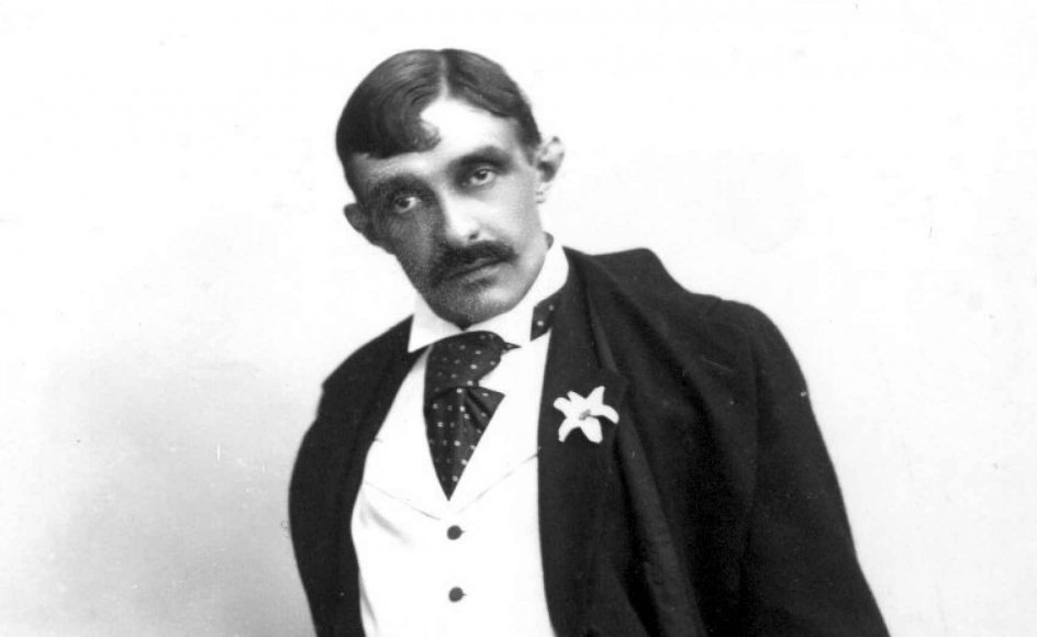 Bangs sprog og stil optager folks tale og gengiver dem som i et hørespil, hvor litteraturen bevares som en fonografrulle, skriver anmelder Bo Hakon Jørgensen.