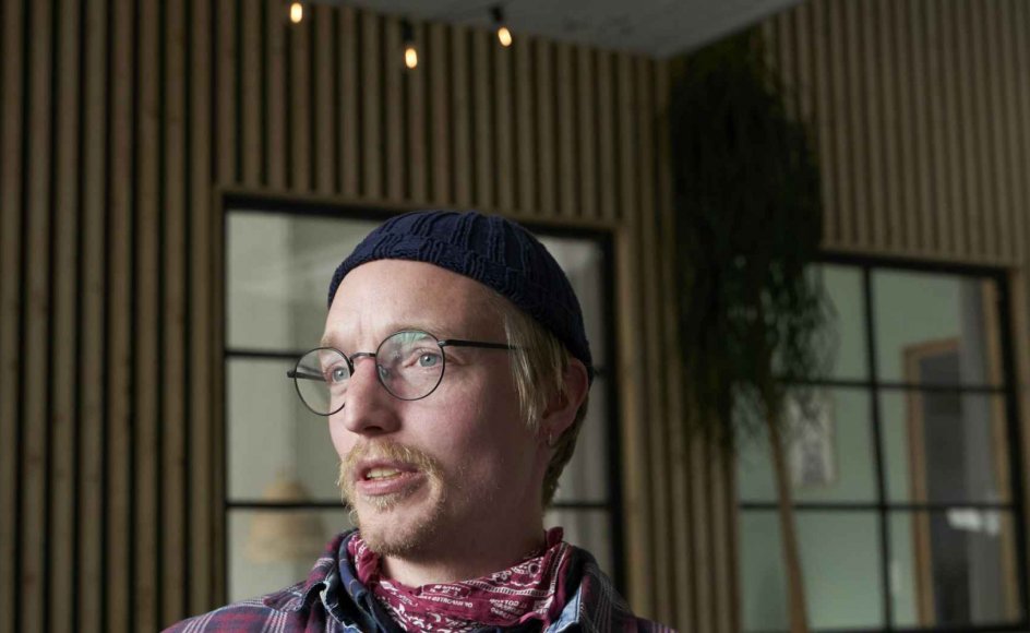 Jakob Mathiassen er en del af Aarhus Vineyard, der blev grundlagt i 2018 af folk fra København Vineyard. De holder til i en bygning i det nordlige Aarhus, som de selv har renoveret og indrettet. – Foto: Lars Aarø/Fokus.