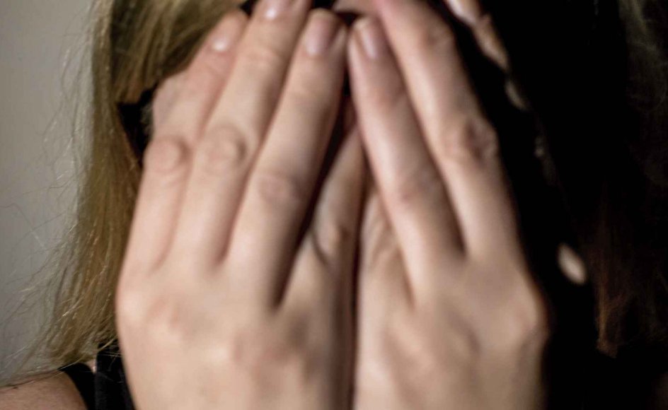 Fordi angst er overvældende, tror mange, at noget dybere stikker under. Men det får os til at agere på måder, der fastholder angsten, mener psykolog Sisse Find. – Foto: Mads Claus Rasmussen/Ritzau Scanpix.