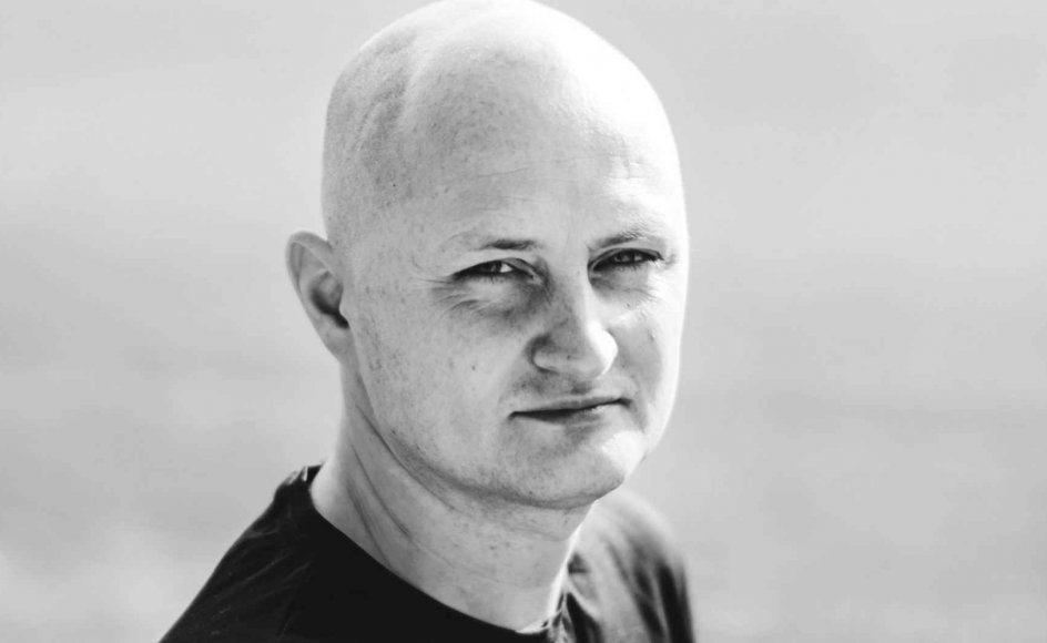 I oktober 2020 gik Ulrich Larsen fra at være en ukedt førtidspensioneret kok fra Københavns Vestegn til at blive landskendt som "Muldvarpen", manden det var lykkedes at infiltrere verdens mest brutale diktatur. – Foto: Johanne Teglgård Olsen.