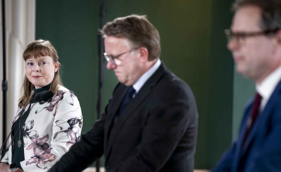 Der er endnu ingen aktuelle planer om at skrue endnu mere ned for afstandskravene i kirkerne bekræftede kirkeminister Joy Mogensen på et pressemøde i Finansministeriet torsdag.