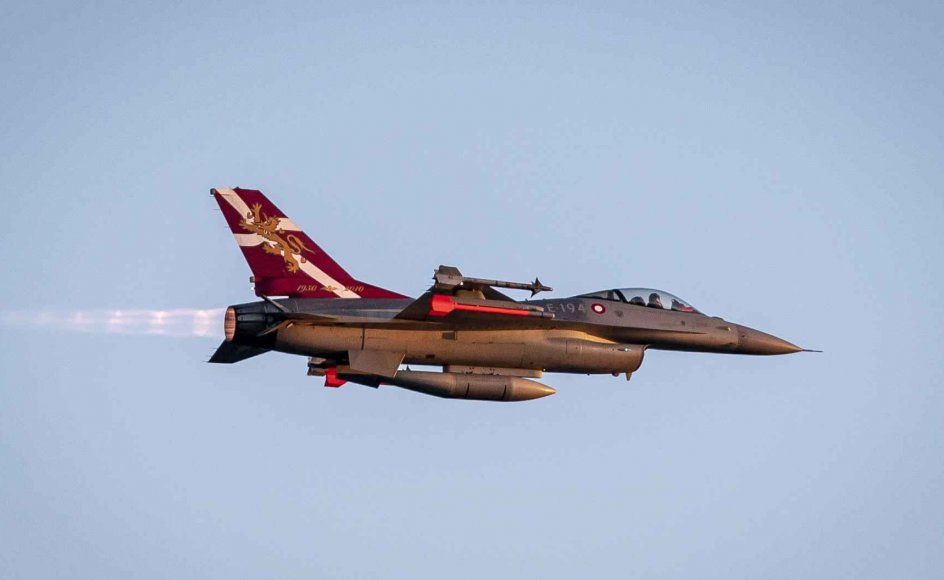 F 16 Fly Bryder Lydmuren