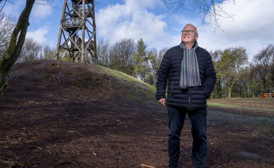 Thys højeste punkt, Ashøje, ligger lidt vest fra Hurup i Sydthy. "I Thisted har de aldrig kunnet affinde sig med, at det var mod syd, at alting rakte mod tinderne,” skriver provst Børge Munk Povlsen i sin bog ”Når Valash propperne springer”.