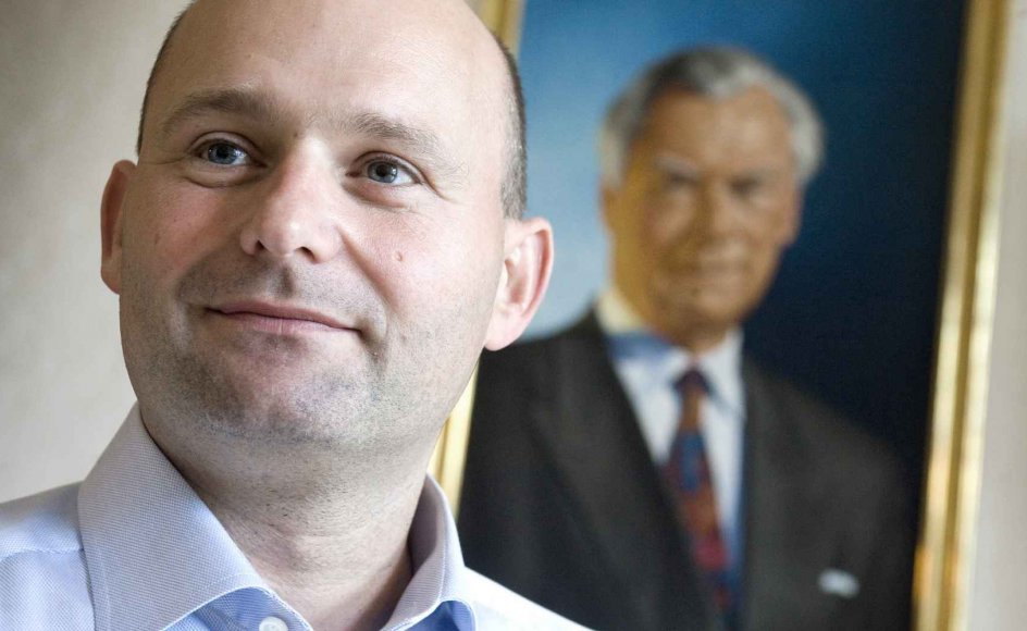 49-årige Søren Pape Poulsen har siden 2014 været formand og politisk leder for Det Konservative Folkeparti. Til daglig bor han i Viborg med sin forlovede Josue Medina Vazquez.