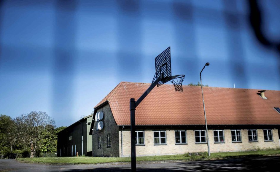 Det nye Udrejsecenter Holmegaard ved Bagenkop på Sydlangeland. Placeringen af centret møder ingen begejstring fra Langelands borgmester, Tonni Hansen (SF), der gerne havde set familier komme til lokalsamfundet, men ikke kriminelle udlændinge. – Foto: Tim Kildeborg Jensen/Ritzau Scanpix.