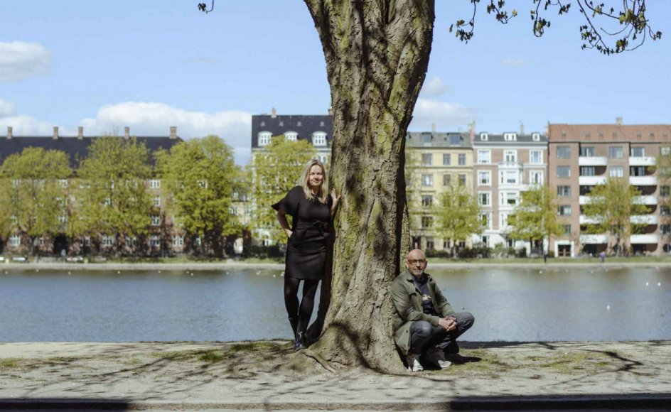 Efter skilsmissen har Julie Ralund og Flemming Møldrup talt om, hvordan deres datter med bruddet mistede følelsen af at være i midten mellem sin mor og far, og de har forsøgt at give hende følelsen af midten, når de gik tur sammen, hvor hun holdt sin mor i den ene hånd og sin far i den anden. Andre gange er det sket ved at give et fælleskram.